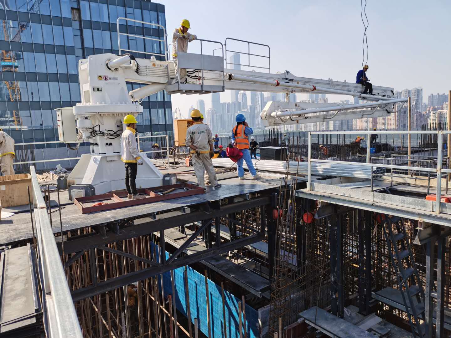 爬模布料機(jī) 爬模布料機(jī)